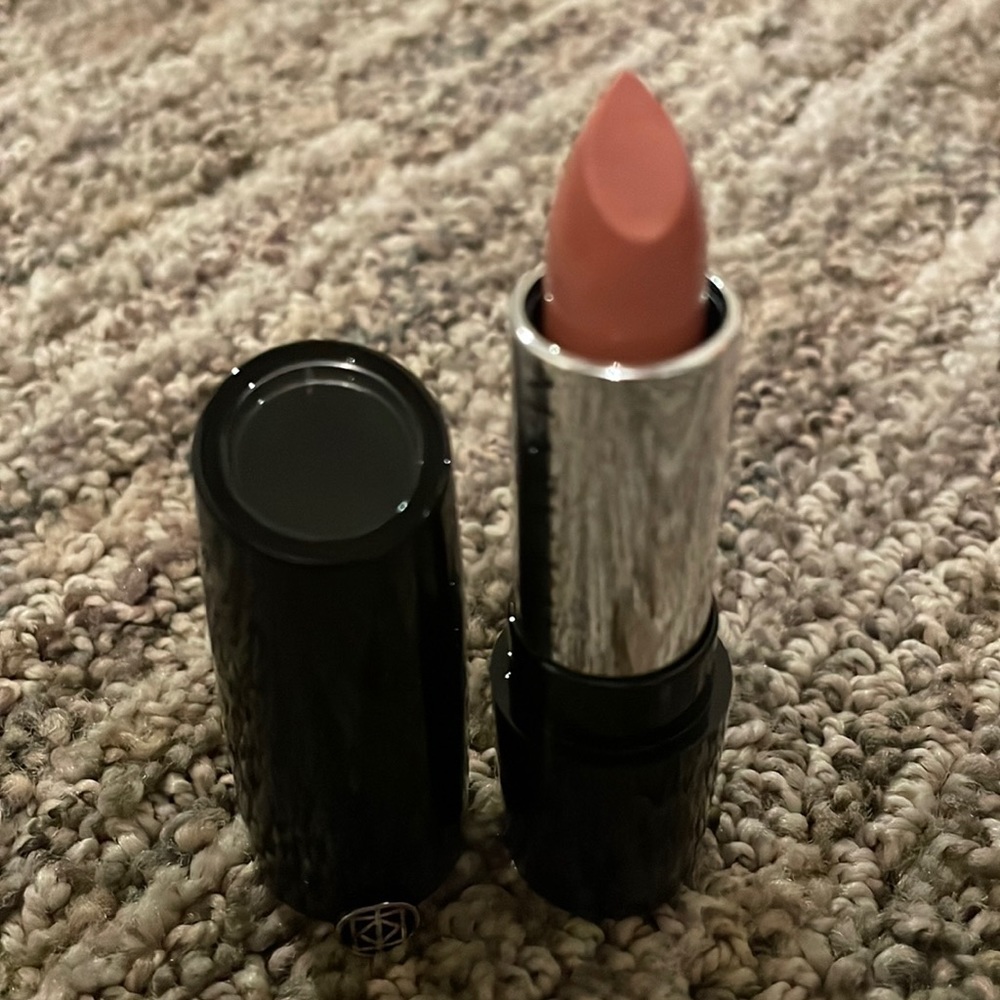 NIB!! Mary Kay Gel Semi-Shine Lipstick in Naturally Buff